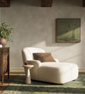 Chaise longue Avon en peau de mouton naturelle - Dimensions hors tout : 66 L x 30 P x 28 H | Hauteur d'assise : 17 | Profondeur d'assise : 48La chaise longue Avon en peau de mouton…