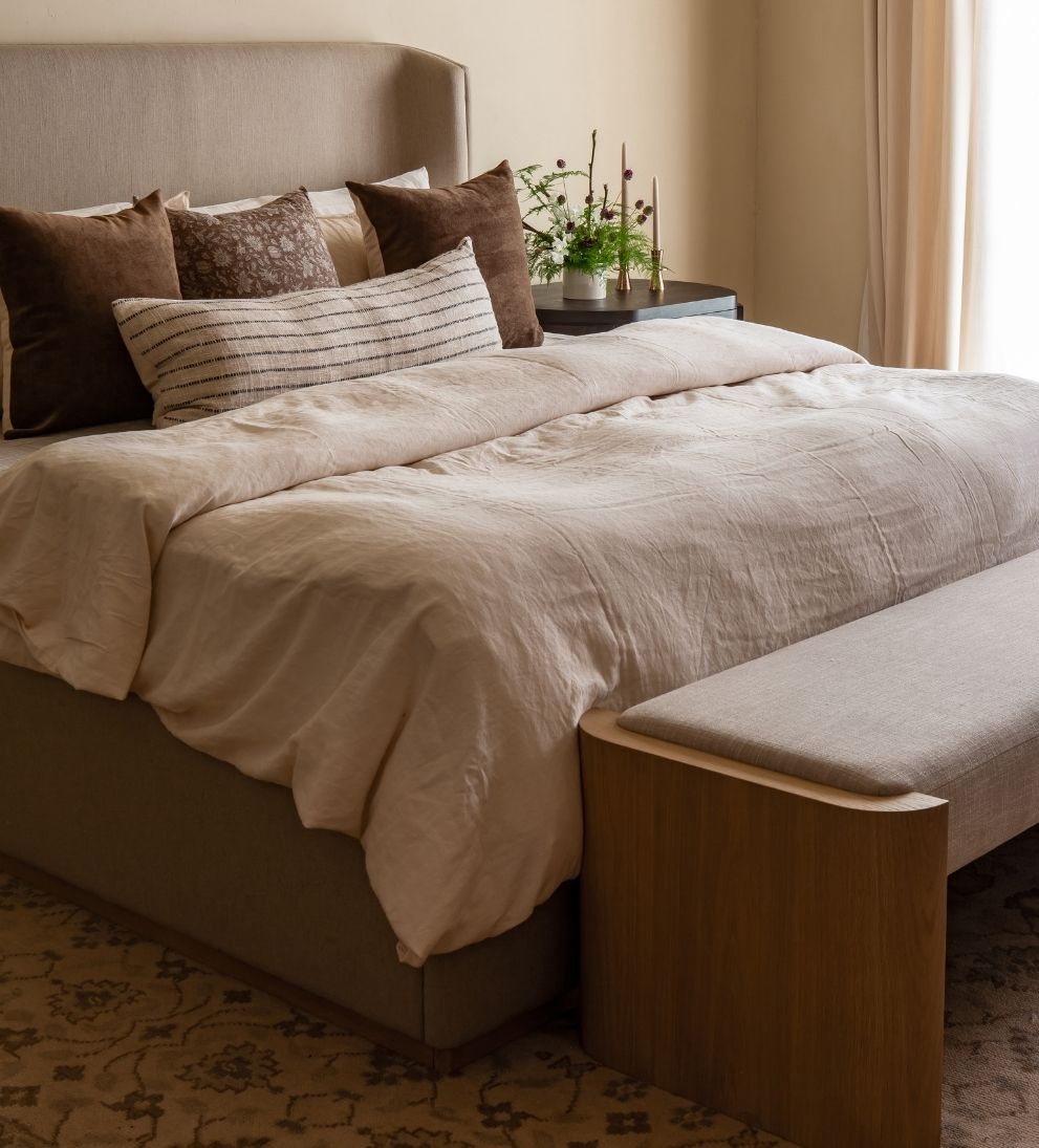 Fiona White Oak Curved Bench – Sculpted Oak Bench with Soft Rounded Edges, Plush Cushioned Seat, Minimalist Versatile Design for Bedroom or Entryway, 66"W x 22"D x 19"H