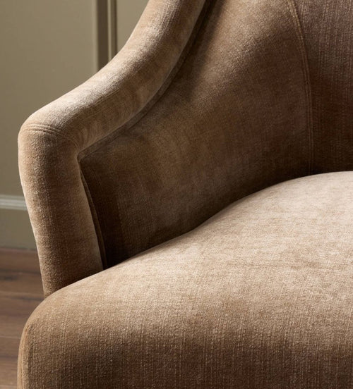 Chaise Evander - Dimensions hors tout : 32,25 L x 32,75 P x 30,25 H | Hauteur de l'assise : 17 | Profondeur de l'assise : 22 | Hauteur de l'accoudoir depuis le sol : 22 La chaise Evander est
