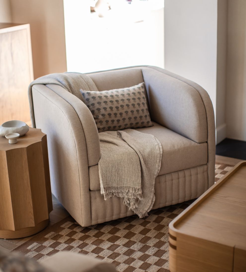 Holly Custom Swivel Chair - Dimensions: 36 L x 38 W x 30 H | Seat Height: 17.5 | Seat Depth: 24 | Weight: 123 lbs | Shown in Fabric:?Performance