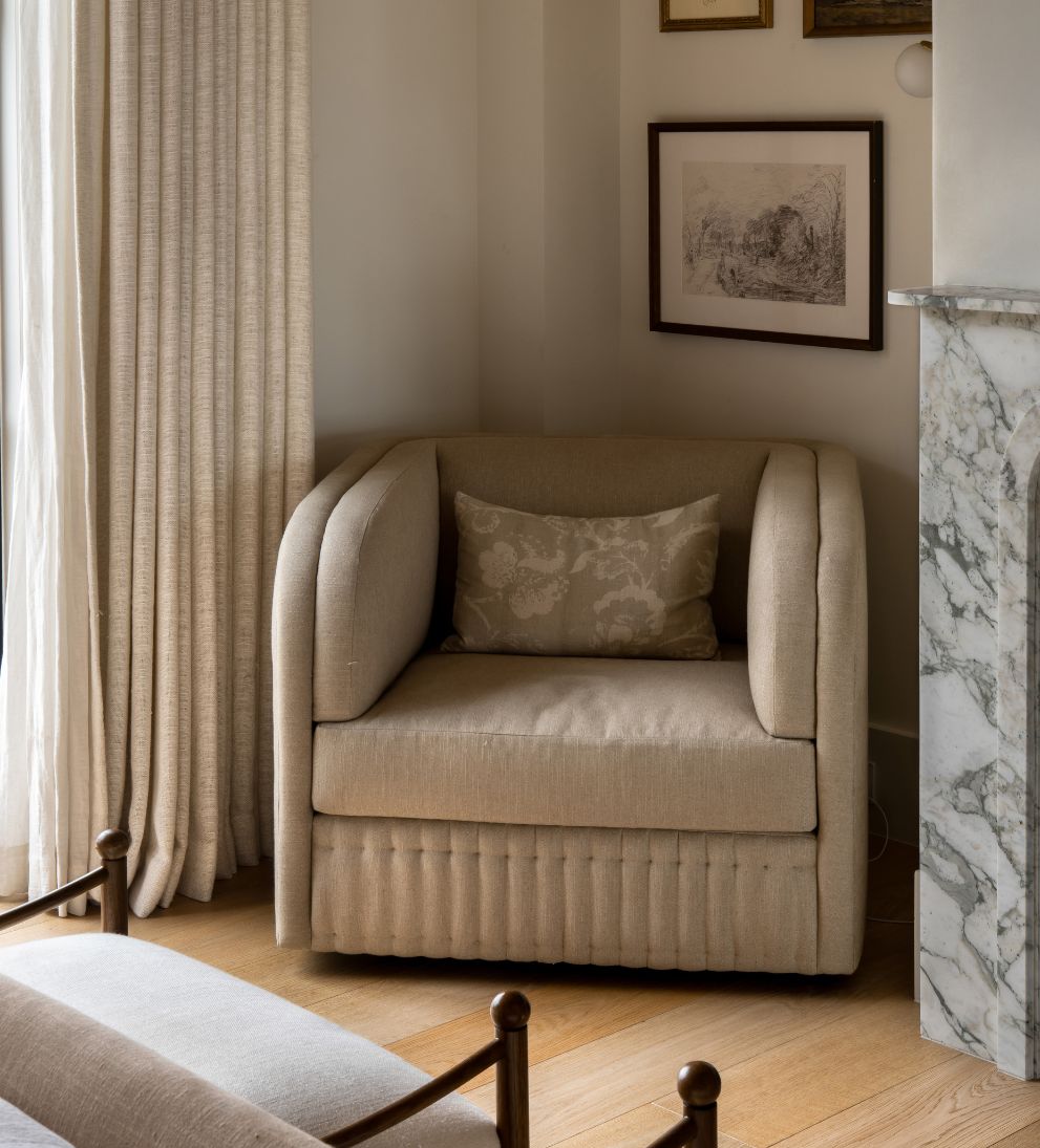 Holly Custom Swivel Chair - Dimensions: 36 L x 38 W x 30 H | Seat Height: 17.5 | Seat Depth: 24 | Weight: 123 lbs | Shown in Fabric:?Performance