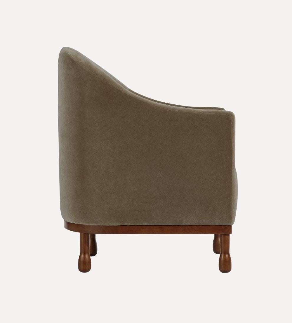 Kiernan Chair, Brown - Dimensions: 27.32 W ¡Á 29.50 D ¡Á 36.50 H | Weight: 50 lbsThe Kiernan Chair is a captain's chair worth captaining. - Generously