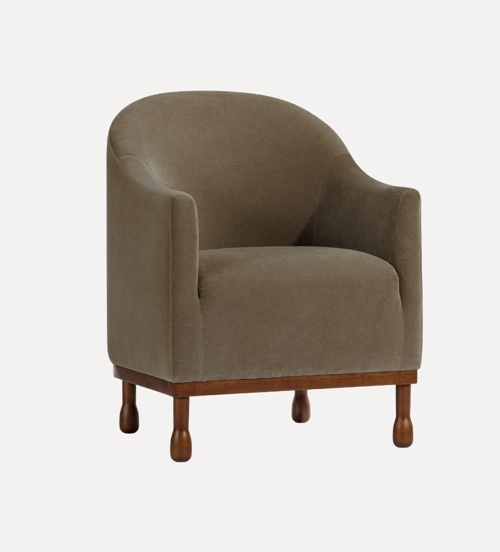 Kiernan Chair, Brown - Dimensions: 27.32 W ¡Á 29.50 D ¡Á 36.50 H | Weight: 50 lbsThe Kiernan Chair is a captain's chair worth captaining. - Generously
