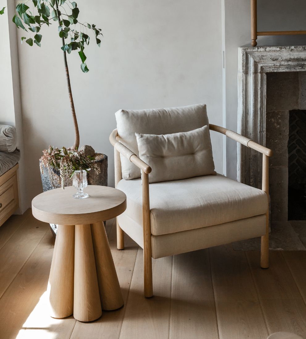 Nelson White Oak Side Table - Dimensions: 18 L x 18 W x 21 H |?Weight: 32 lbsThe Nelson Side Table in White Oak is where sculptural form meets